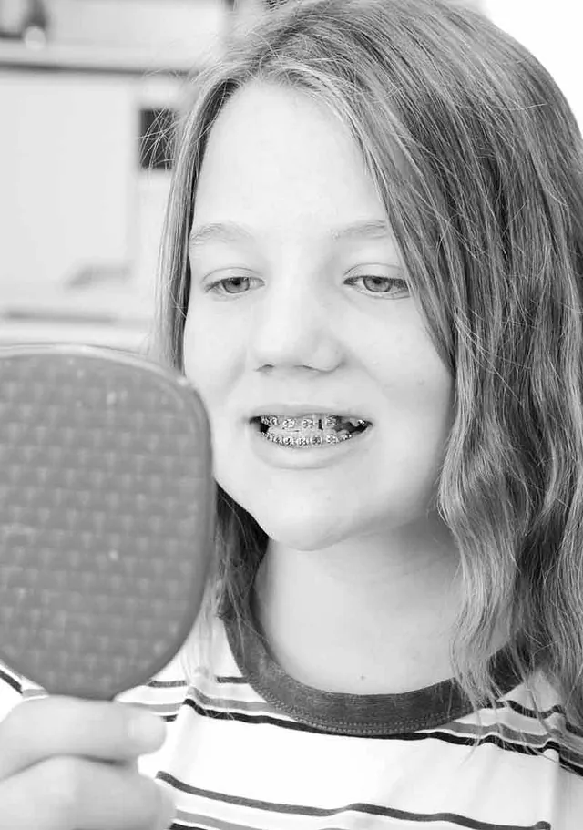 Mädchen mit Brackets
